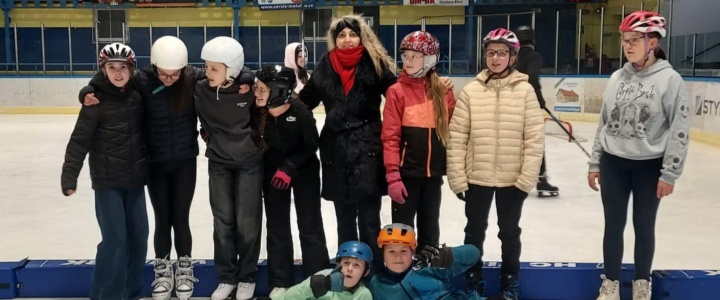 Celoškolní vánoční bruslení