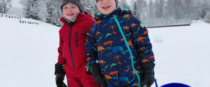 Prvňáci si užívají sněhové nadílky